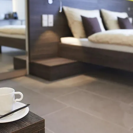 Eee Hotel 3*