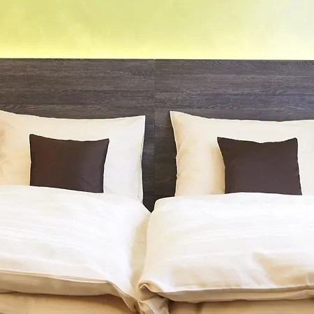 Eee Hotel