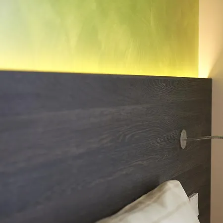 Hotel Eee 3*