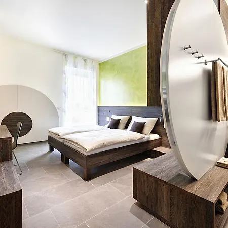 Eee Hotel 3*